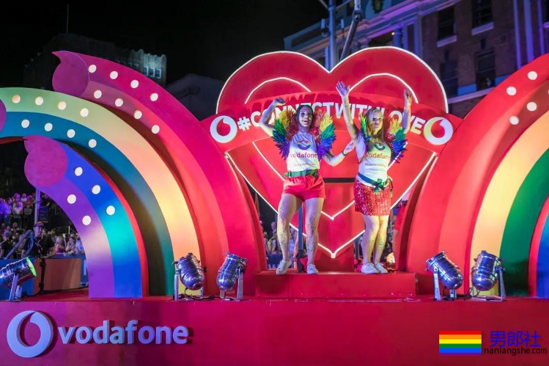 组图：悉尼年度同性恋狂欢节上演骄傲大游行 - 51虹马