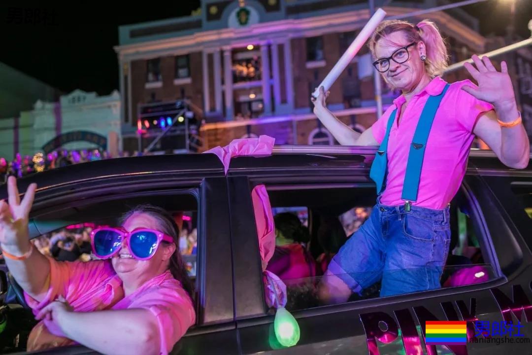 组图：悉尼年度同性恋狂欢节上演骄傲大游行 - 51虹马