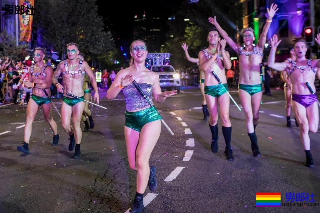 组图：悉尼年度同性恋狂欢节上演骄傲大游行 - 51虹马