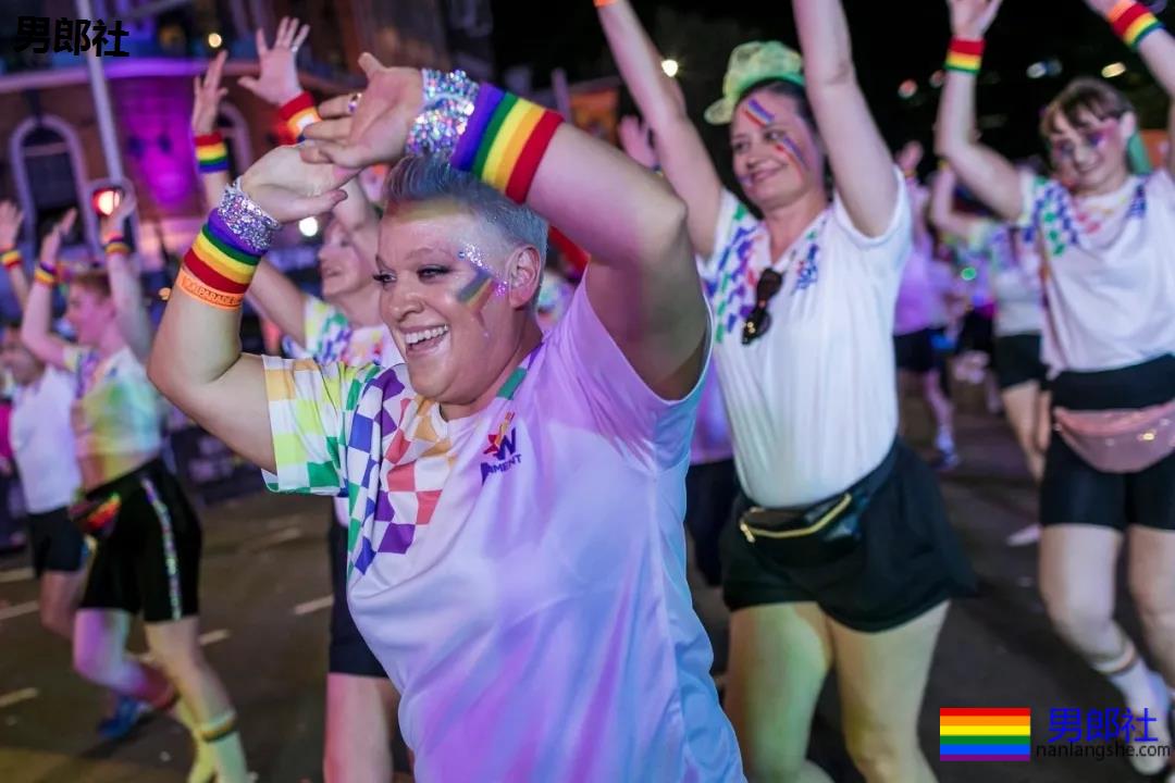 组图：悉尼年度同性恋狂欢节上演骄傲大游行 - 51虹马