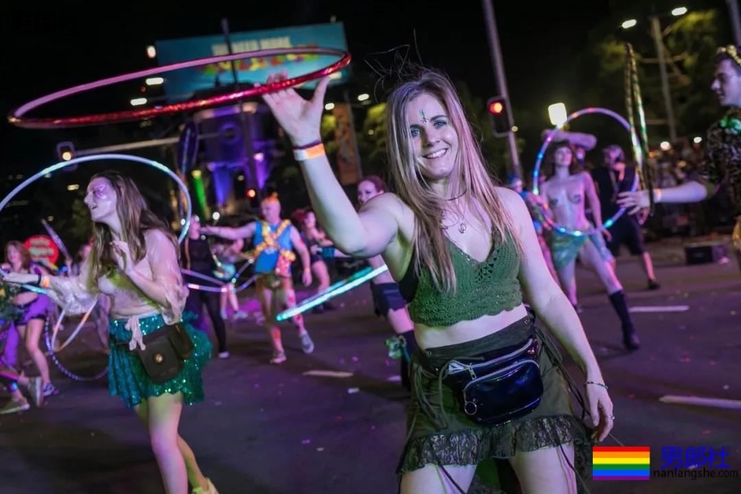 组图：悉尼年度同性恋狂欢节上演骄傲大游行 - 51虹马