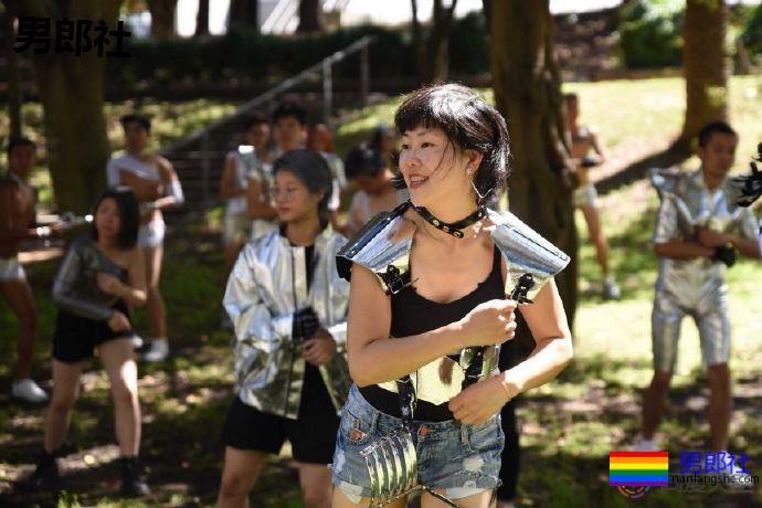 悉尼同志狂欢节中的华人 - 51虹马