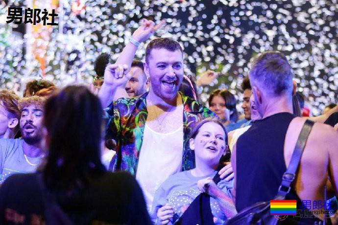 啪姐骚姆乔姐姐现身悉尼同志狂欢节 - 51虹马