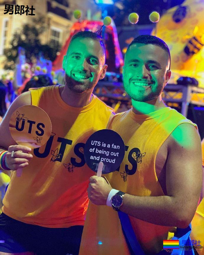 啪姐骚姆乔姐姐现身悉尼同志狂欢节 - 51虹马