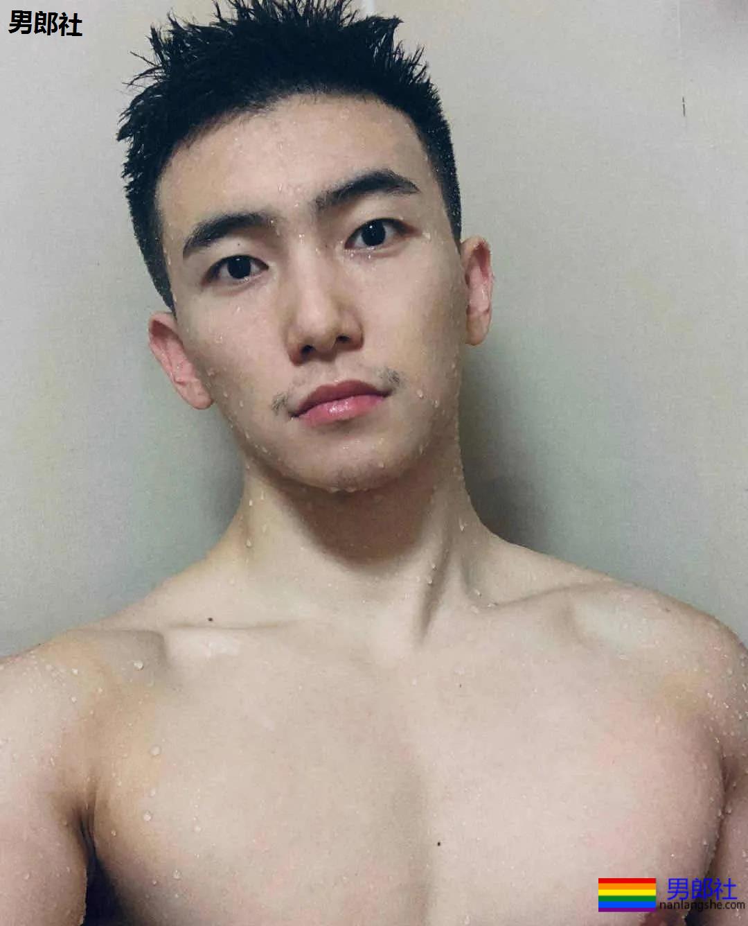 白袜体育生的新玩法~太哇塞了！ - 51虹马