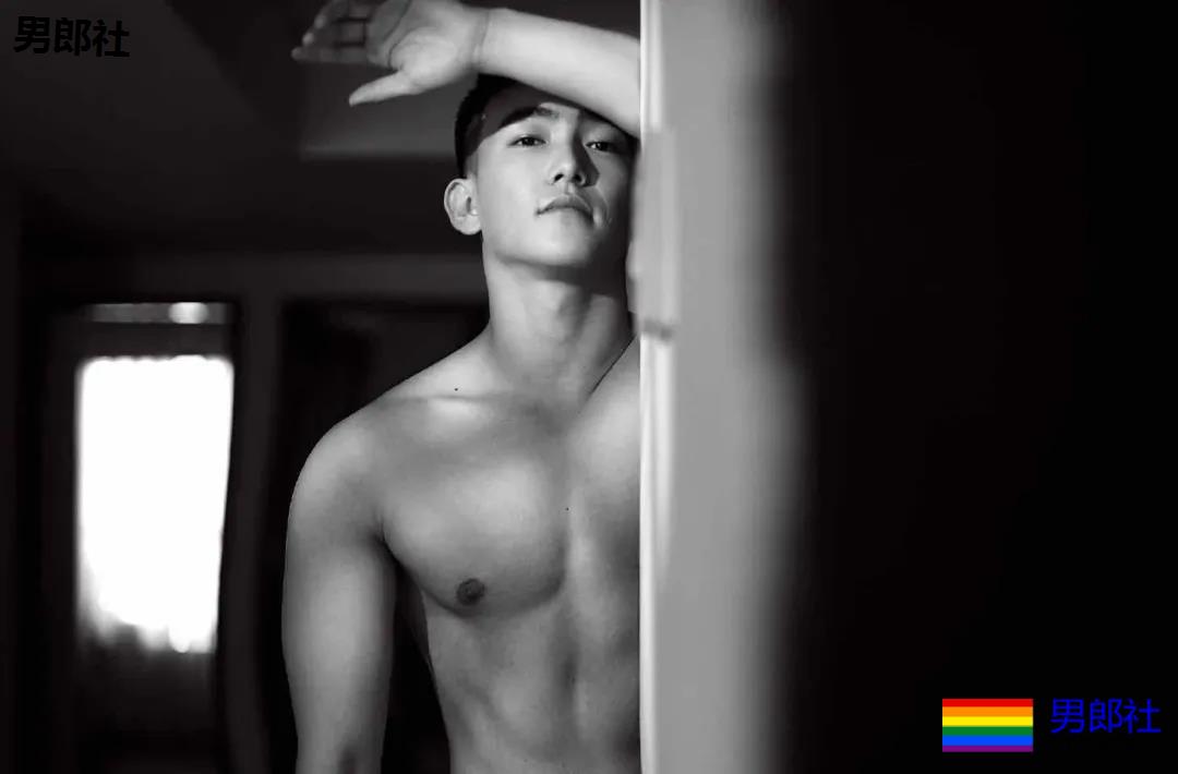 白袜体育生的新玩法~太哇塞了！ - 51虹马