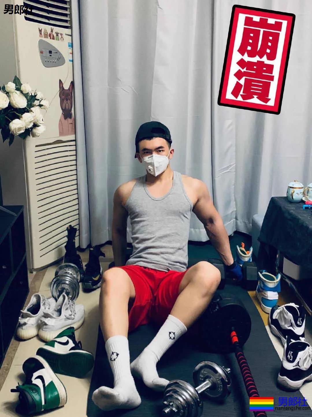 白袜体育生的新玩法~太哇塞了！ - 51虹马