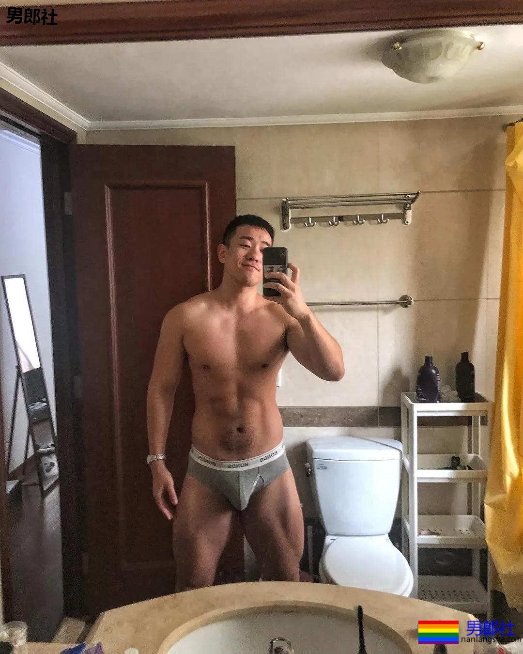 对话推特23万粉丝的超级网黄 - 51虹马 对话推特23万粉丝的超级网黄 - 51虹马