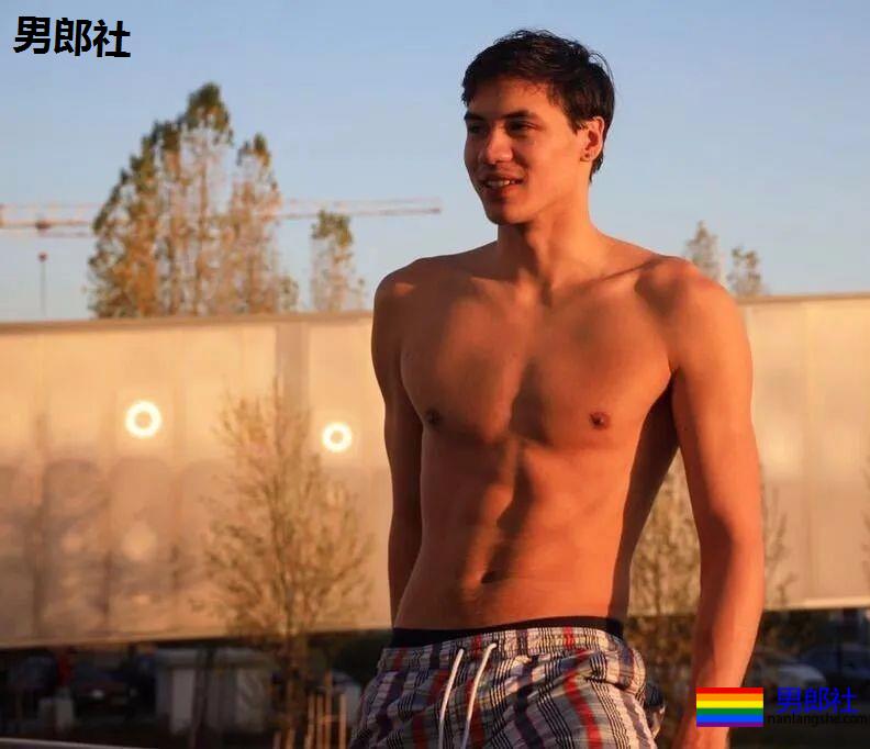 22岁世界游泳冠军出柜了！队友强力支持 - 51虹马