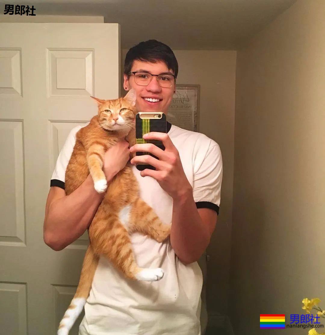 22岁世界游泳冠军出柜了！队友强力支持 - 51虹马