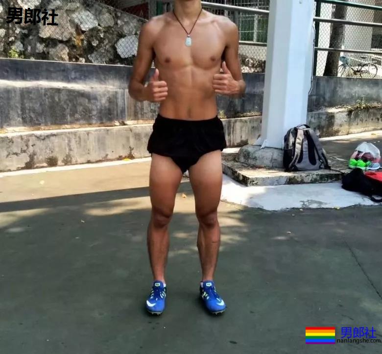 体育生操场散发荷尔蒙，狗公腰超有力包有亮点。 - 51虹马