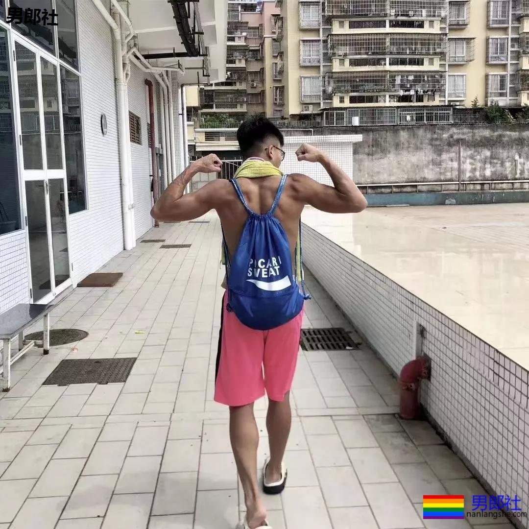 体育生操场散发荷尔蒙，狗公腰超有力包有亮点。 - 51虹马