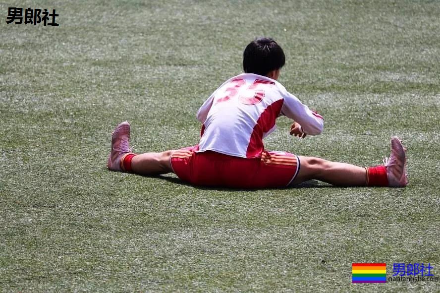 体育生操场散发荷尔蒙，狗公腰超有力包有亮点。 - 51虹马