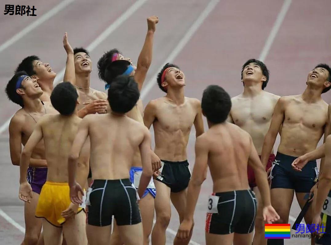 体育生操场散发荷尔蒙，狗公腰超有力包有亮点。 - 51虹马