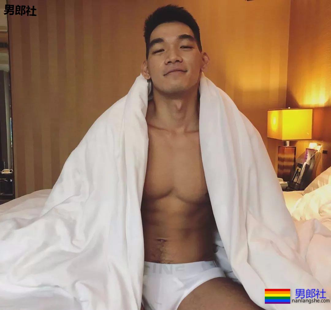 野外的体育生，太TM性感了！-51虹马