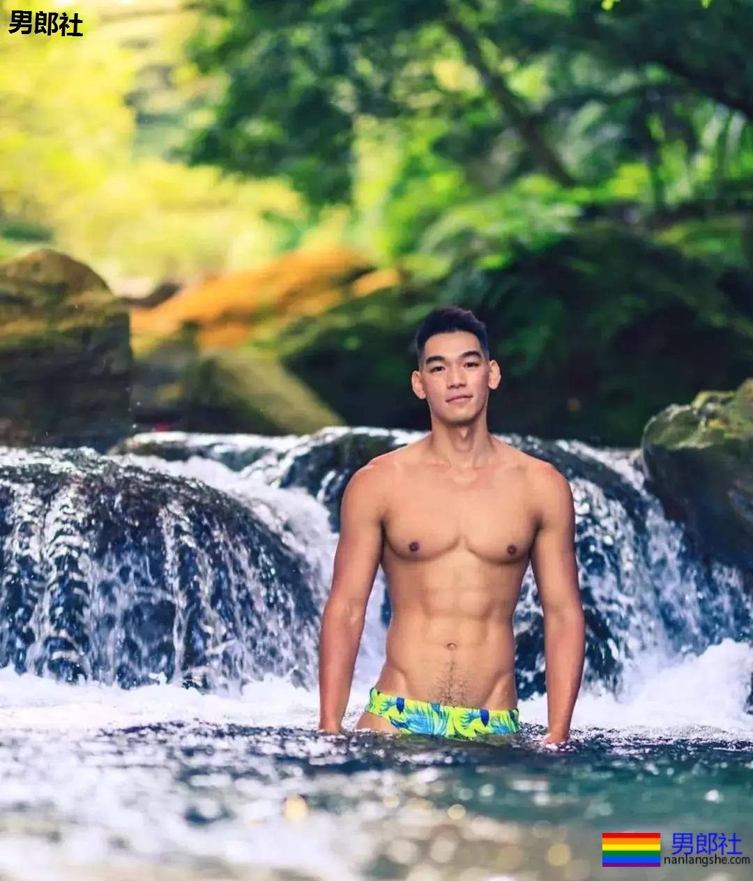 野外的体育生，太TM性感了！ - 51虹马