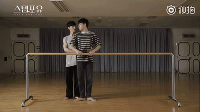 第一次做了O，疼得不敢出声，怕被同寝同学发现…… - 51虹马