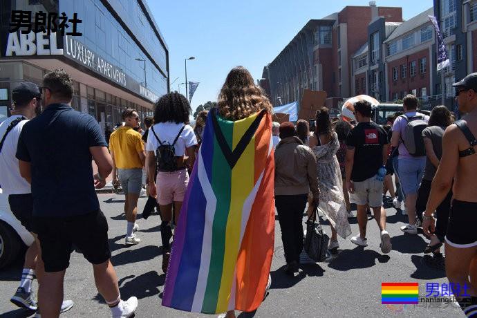 开普敦骄傲巡游当天，一名LES遭三名青少年性侵 - 51虹马