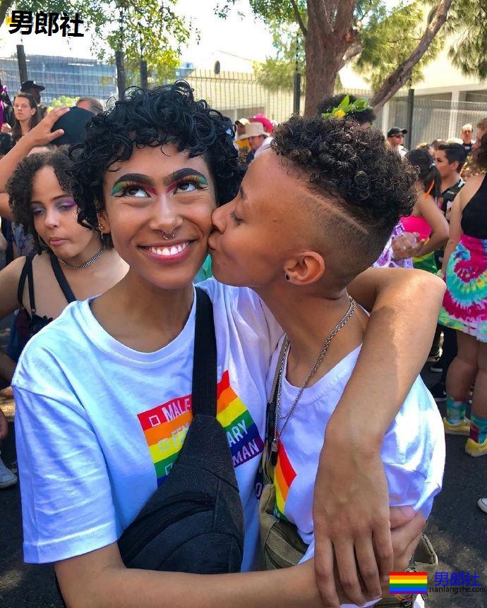 开普敦骄傲巡游当天，一名LES遭三名青少年性侵 - 51虹马