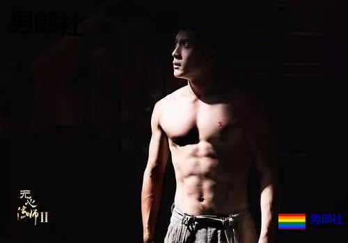 筋肉小狼狗身材不输彭于晏,与王彦霖共浴,连男星都对他爱不释手! - 51虹马 筋肉小狼狗身材不输彭于晏,与王彦霖共浴,连男星都对他爱不释手! - 51虹马