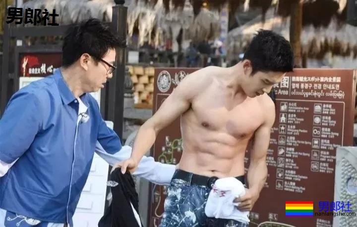 筋肉小狼狗身材不输彭于晏,与王彦霖共浴,连男星都对他爱不释手! - 51虹马 筋肉小狼狗身材不输彭于晏,与王彦霖共浴,连男星都对他爱不释手! - 51虹马