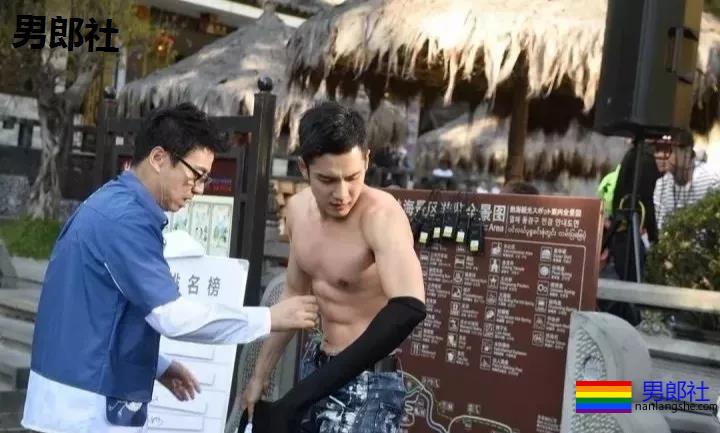 筋肉小狼狗身材不输彭于晏,与王彦霖共浴,连男星都对他爱不释手! - 51虹马 筋肉小狼狗身材不输彭于晏,与王彦霖共浴,连男星都对他爱不释手! - 51虹马