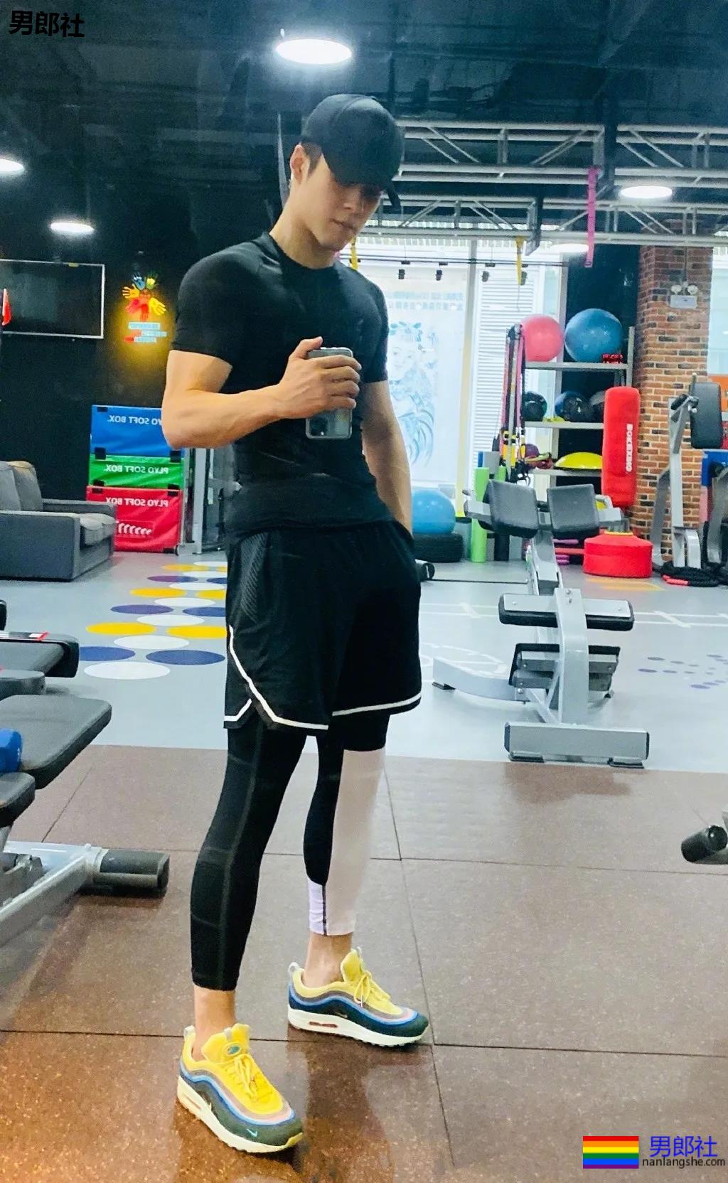 筋肉小狼狗身材不输彭于晏,与王彦霖共浴,连男星都对他爱不释手! - 51虹马 筋肉小狼狗身材不输彭于晏,与王彦霖共浴,连男星都对他爱不释手! - 51虹马