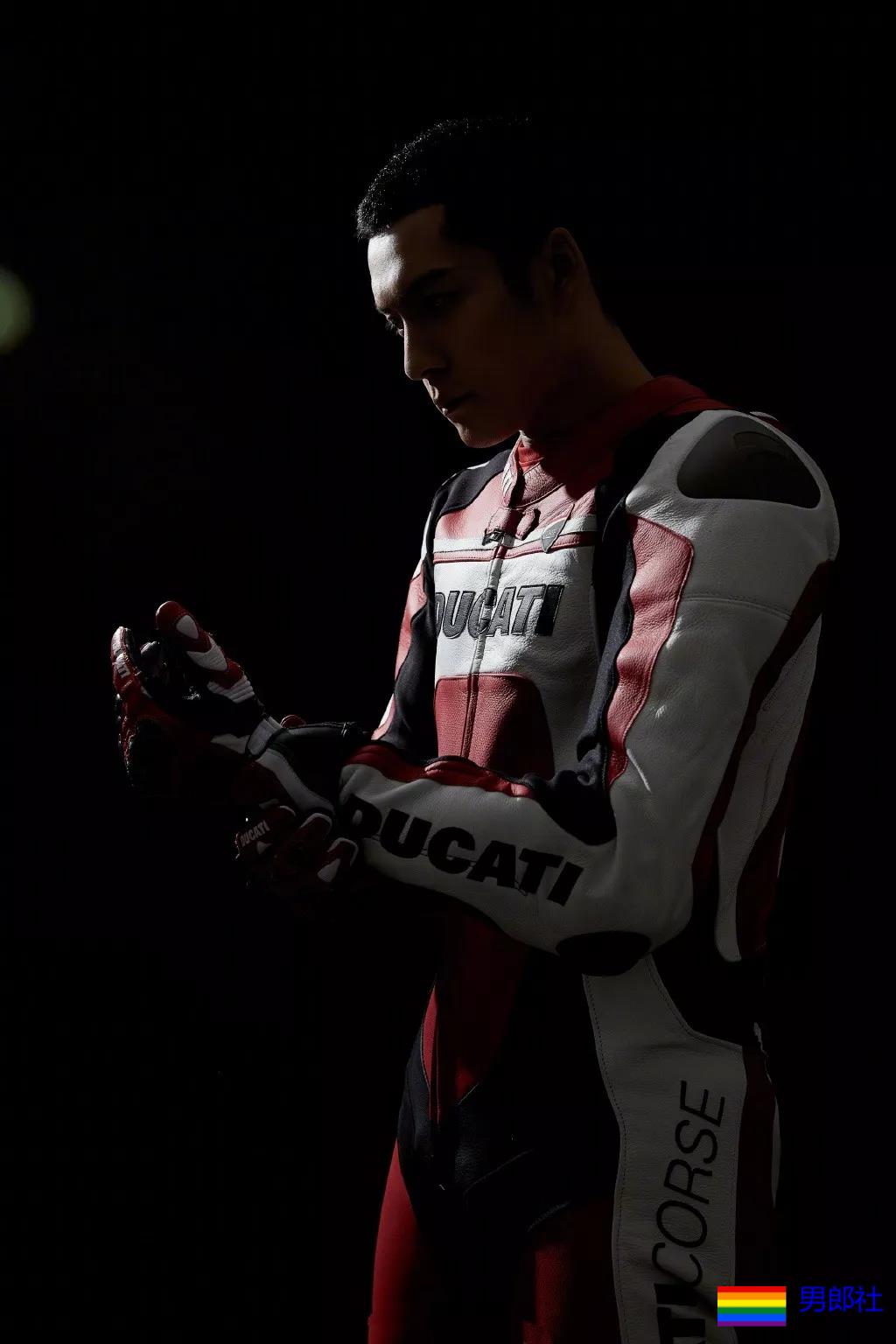 筋肉小狼狗身材不输彭于晏,与王彦霖共浴,连男星都对他爱不释手! - 51虹马 筋肉小狼狗身材不输彭于晏,与王彦霖共浴,连男星都对他爱不释手! - 51虹马