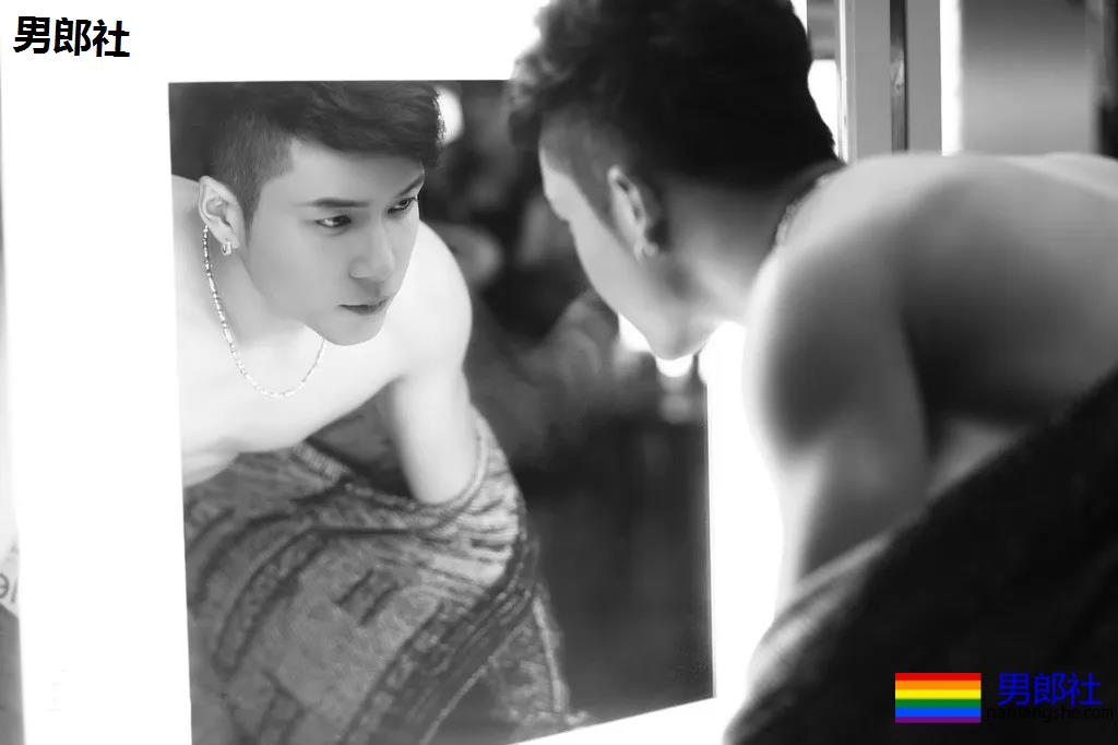 筋肉小狼狗身材不输彭于晏,与王彦霖共浴,连男星都对他爱不释手! - 51虹马 筋肉小狼狗身材不输彭于晏,与王彦霖共浴,连男星都对他爱不释手! - 51虹马