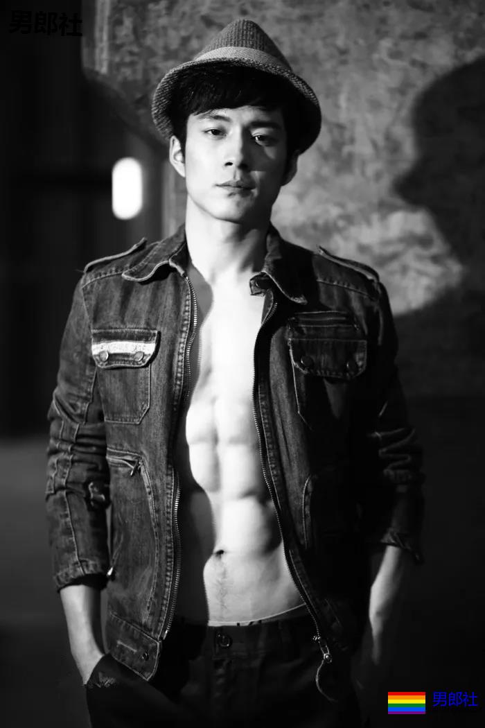 筋肉小狼狗身材不输彭于晏,与王彦霖共浴,连男星都对他爱不释手! - 51虹马 筋肉小狼狗身材不输彭于晏,与王彦霖共浴,连男星都对他爱不释手! - 51虹马