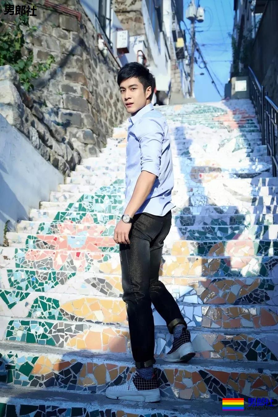 筋肉小狼狗身材不输彭于晏,与王彦霖共浴,连男星都对他爱不释手! - 51虹马 筋肉小狼狗身材不输彭于晏,与王彦霖共浴,连男星都对他爱不释手! - 51虹马