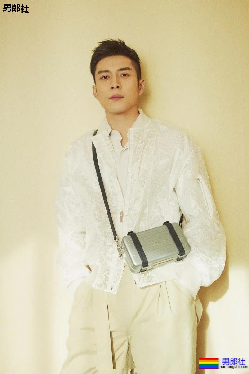 筋肉小狼狗身材不输彭于晏,与王彦霖共浴,连男星都对他爱不释手! - 51虹马 筋肉小狼狗身材不输彭于晏,与王彦霖共浴,连男星都对他爱不释手! - 51虹马