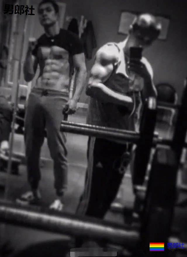 筋肉小狼狗身材不输彭于晏,与王彦霖共浴,连男星都对他爱不释手! - 51虹马 筋肉小狼狗身材不输彭于晏,与王彦霖共浴,连男星都对他爱不释手! - 51虹马