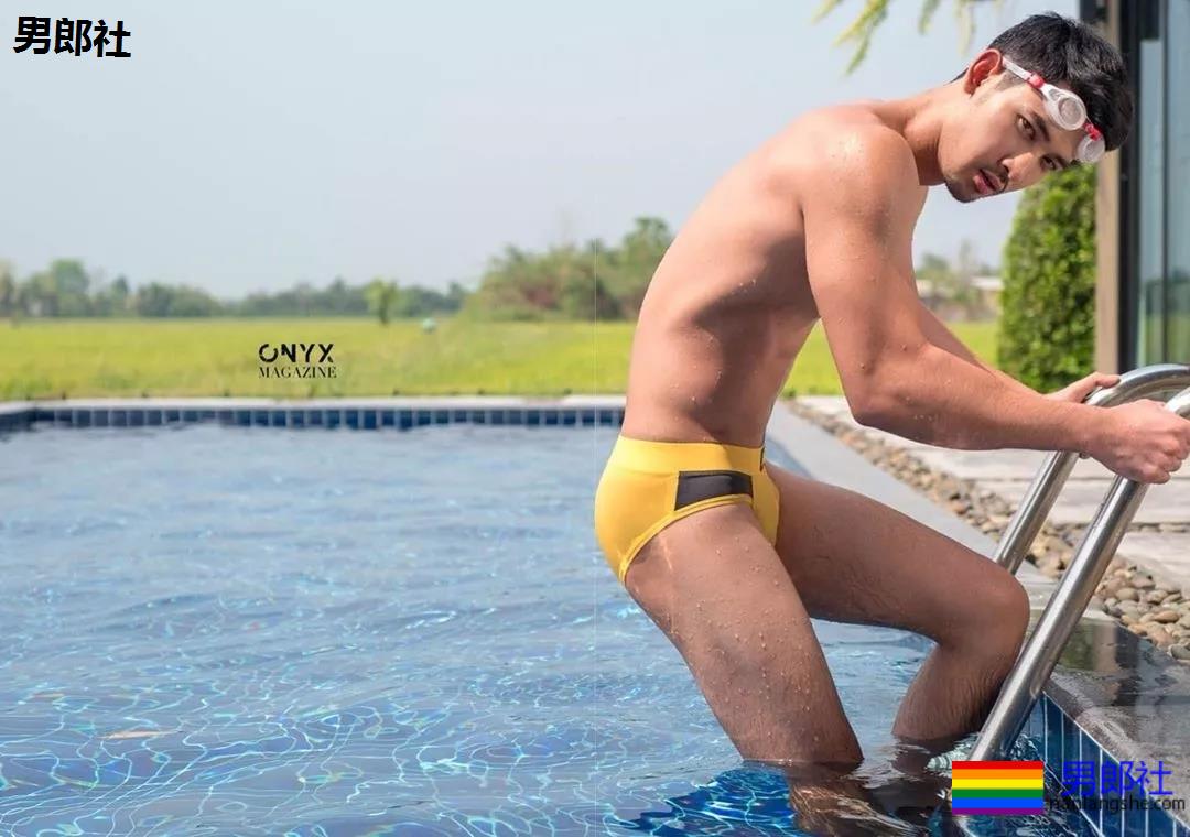 "摩擦生欲"，肌肉型男喷血床上私照。 - 51虹马