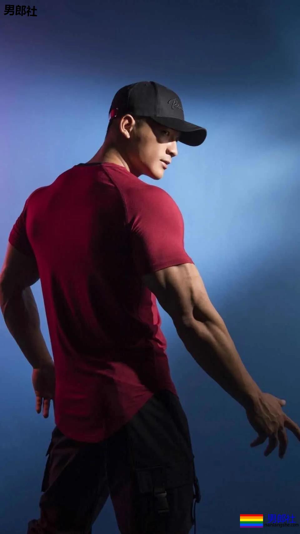 超大Dior的麒麟臂小哥哥，活很好惹~ - 51虹马