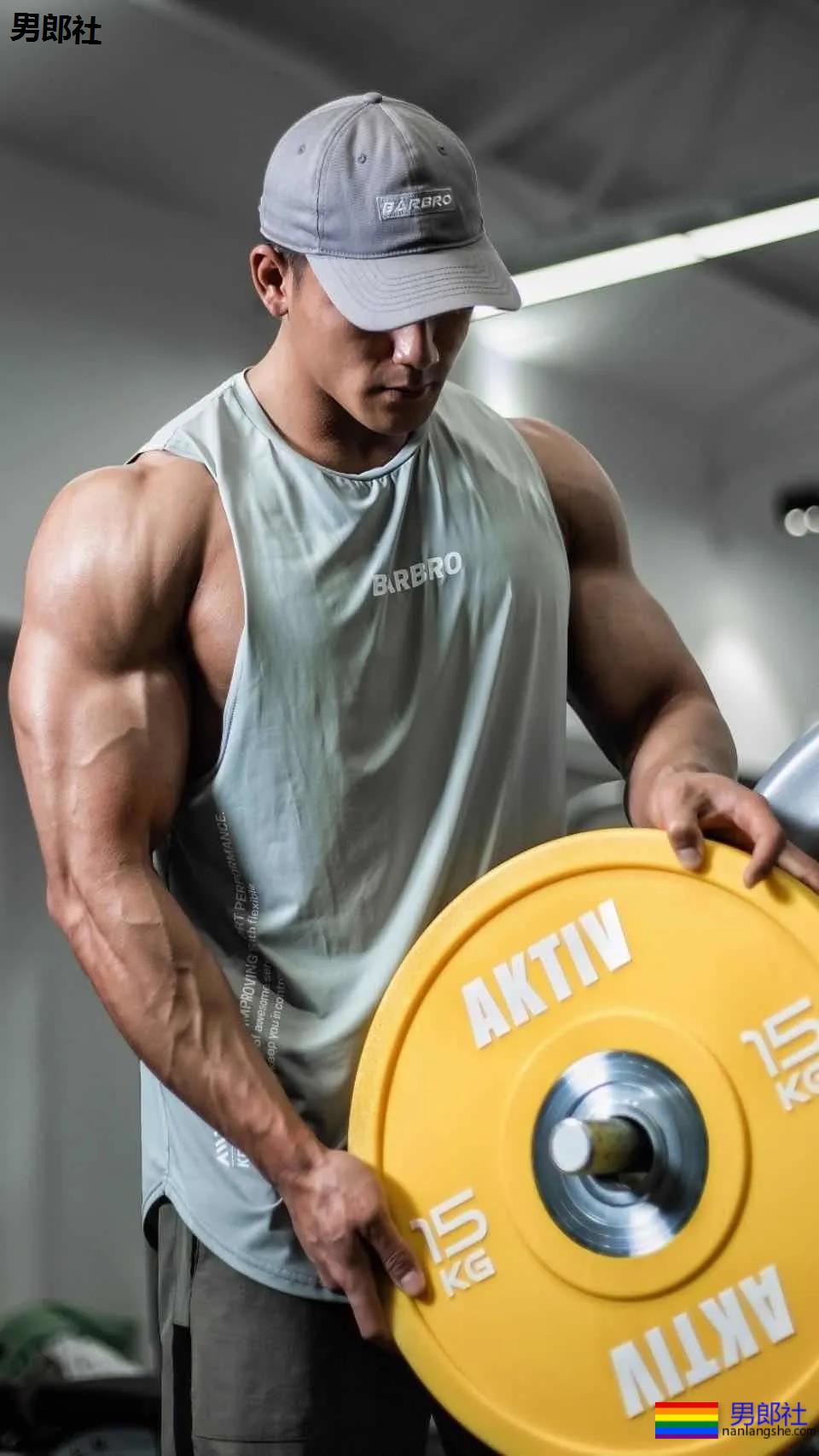 超大Dior的麒麟臂小哥哥，活很好惹~ - 51虹马