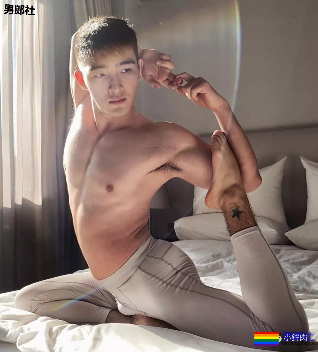 毛若懿最新硬照一览，这柔韧性一般男星比不了！ - 51虹马