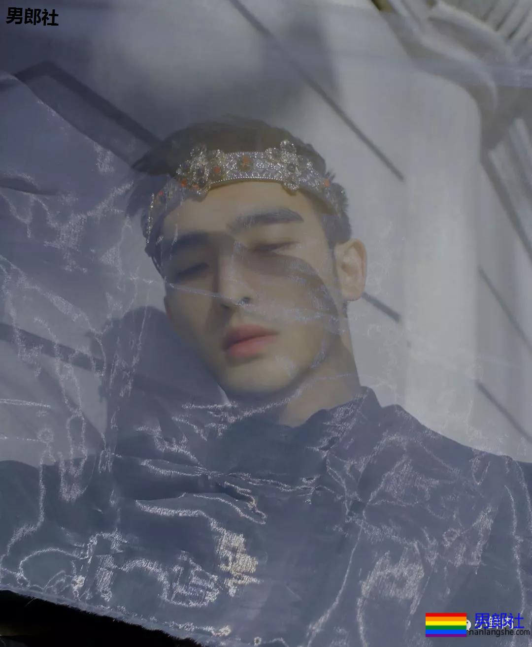 毛若懿最新硬照一览，这柔韧性一般男星比不了！ - 51虹马