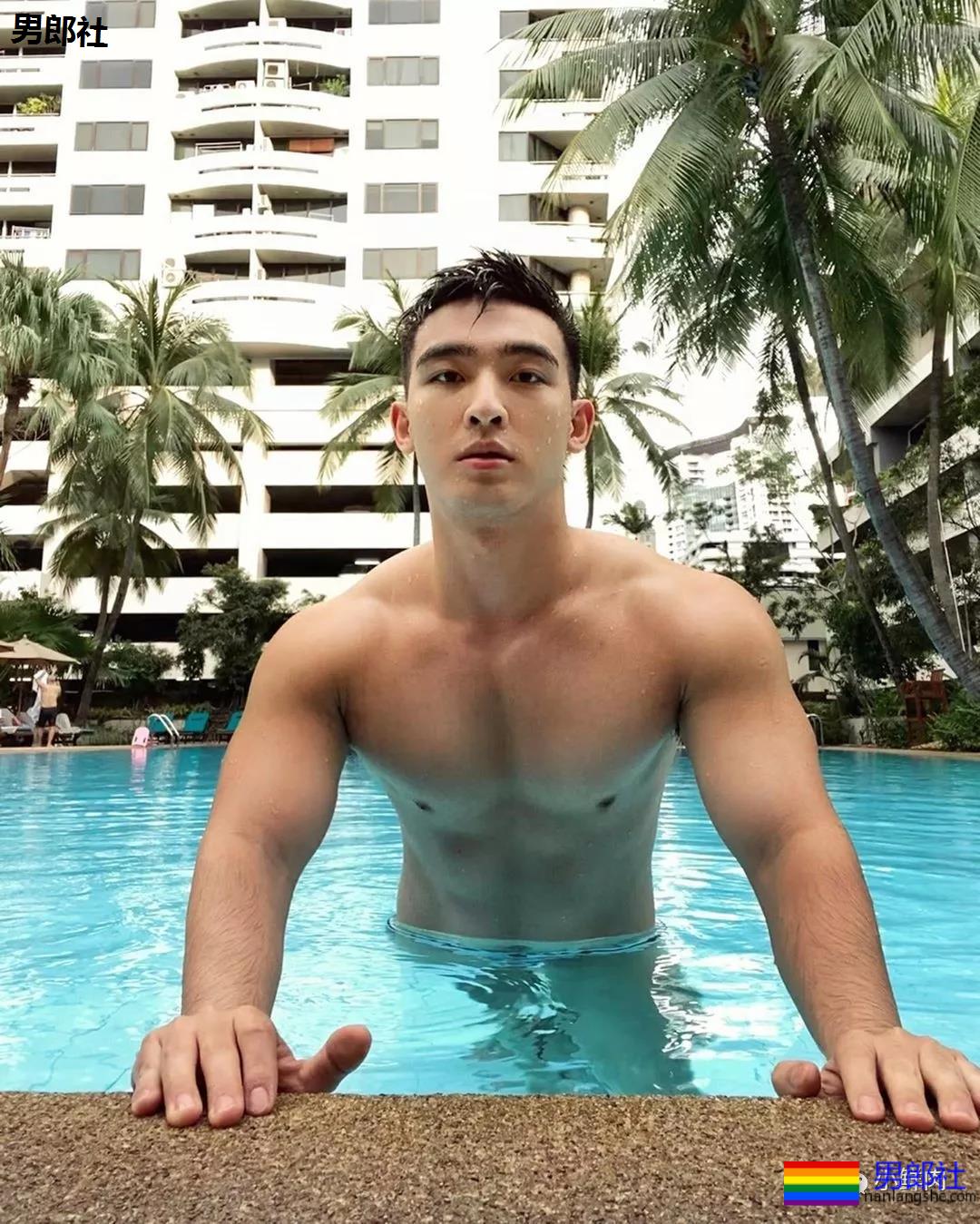 毛若懿最新硬照一览，这柔韧性一般男星比不了！ - 51虹马