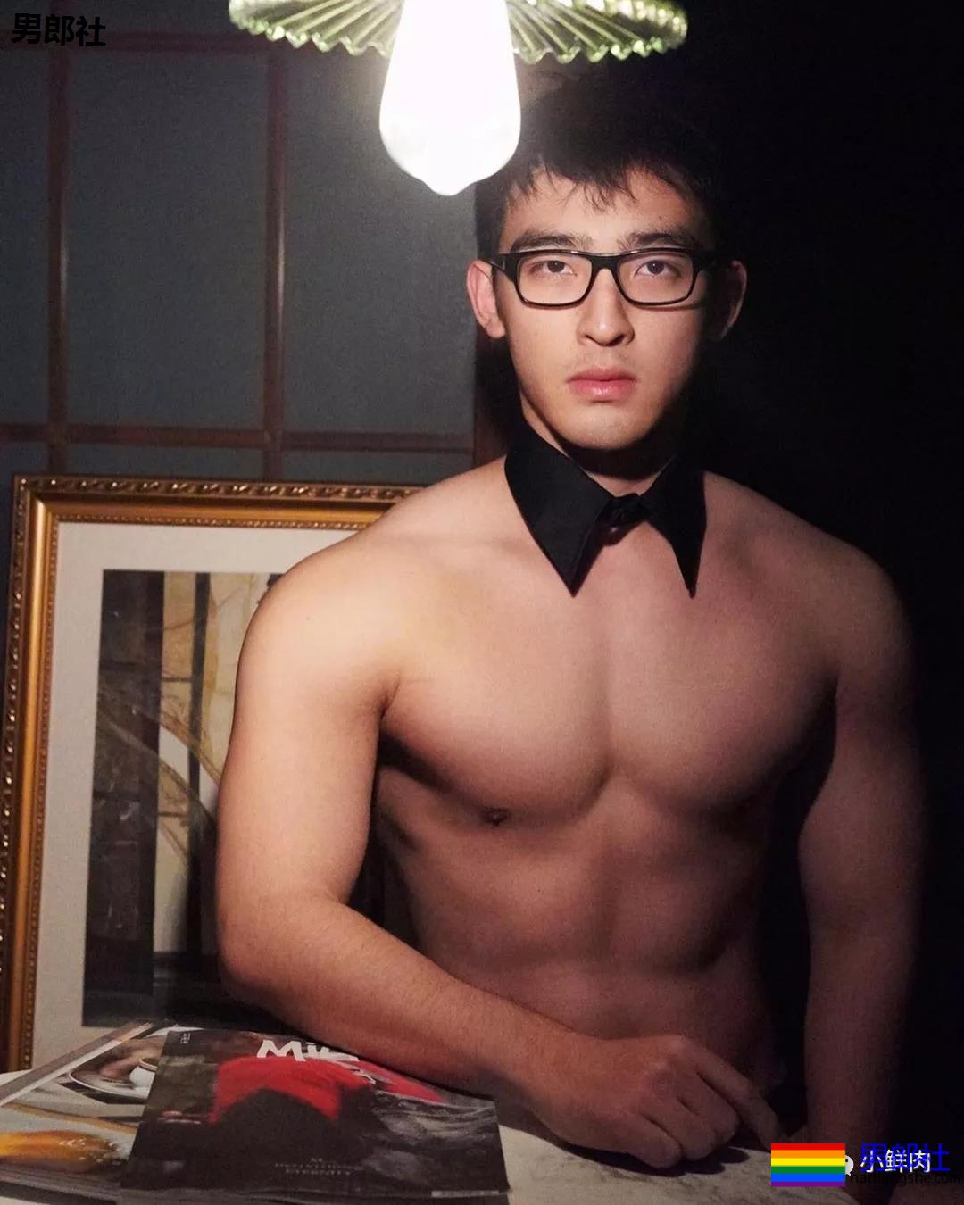 毛若懿最新硬照一览，这柔韧性一般男星比不了！ - 51虹马