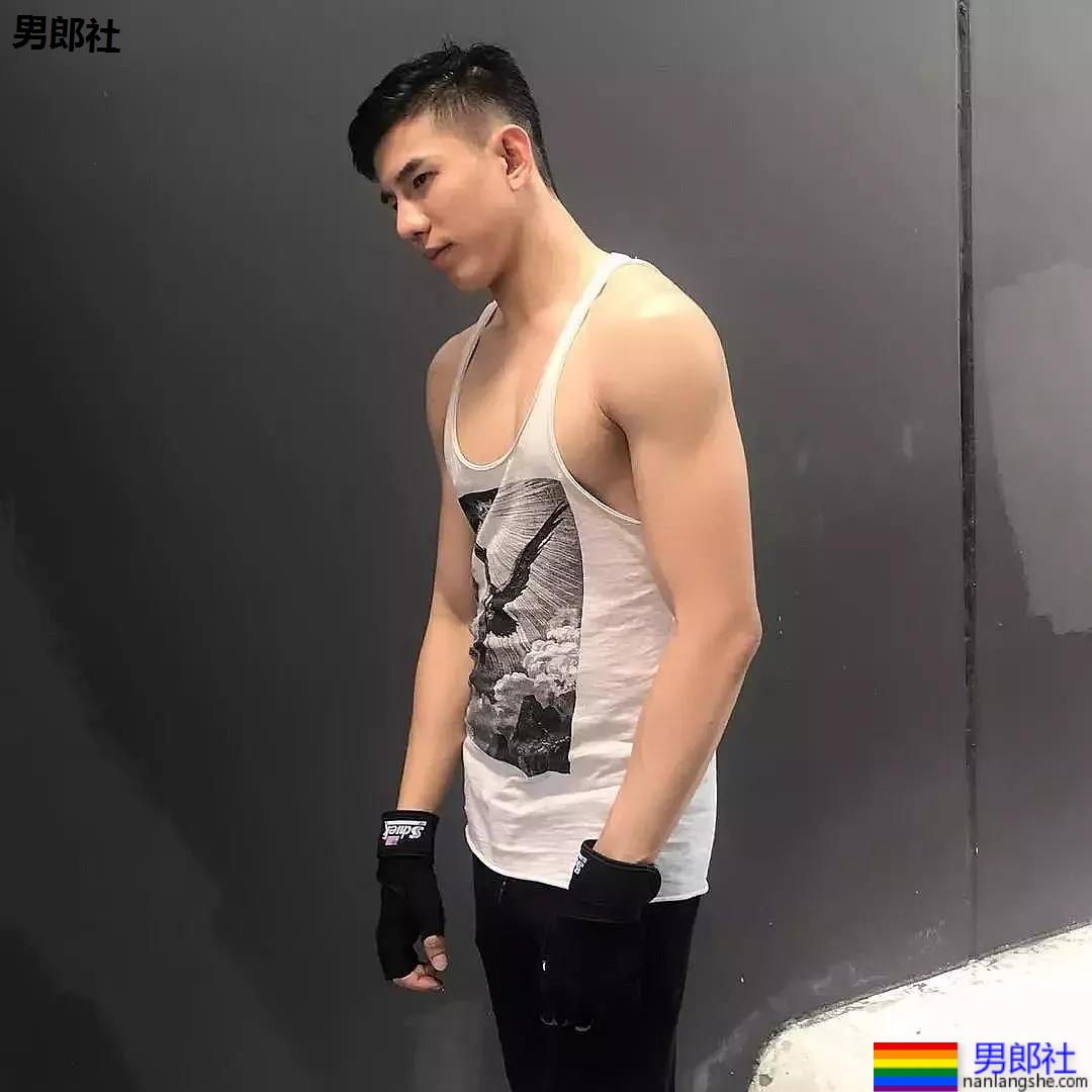 肌肉私教私活接不停!劲爆推特风大胸肌肉外卖小哥,忍不住了! - 51虹马 肌肉私教私活接不停!劲爆推特风大胸肌肉外卖小哥,忍不住了! - 51虹马