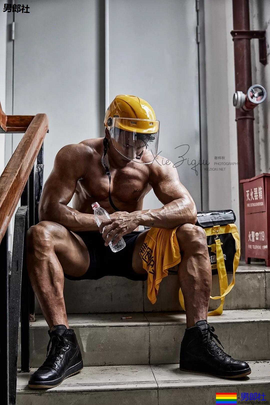 肌肉私教私活接不停!劲爆推特风大胸肌肉外卖小哥,忍不住了! - 51虹马 肌肉私教私活接不停!劲爆推特风大胸肌肉外卖小哥,忍不住了! - 51虹马