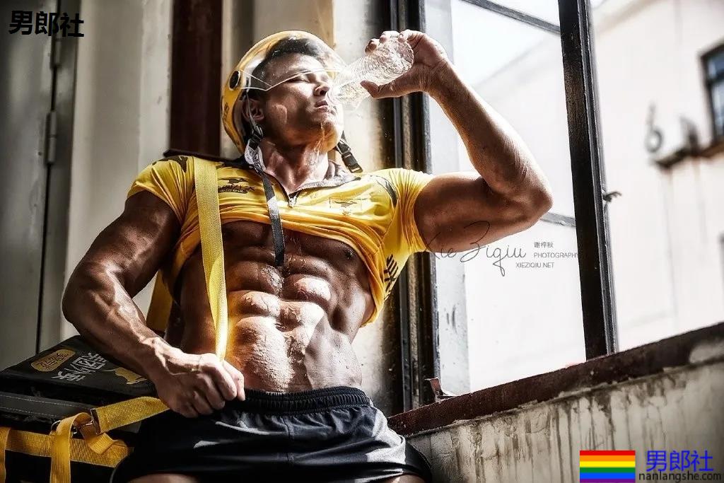 肌肉私教私活接不停!劲爆推特风大胸肌肉外卖小哥,忍不住了! - 51虹马 肌肉私教私活接不停!劲爆推特风大胸肌肉外卖小哥,忍不住了! - 51虹马