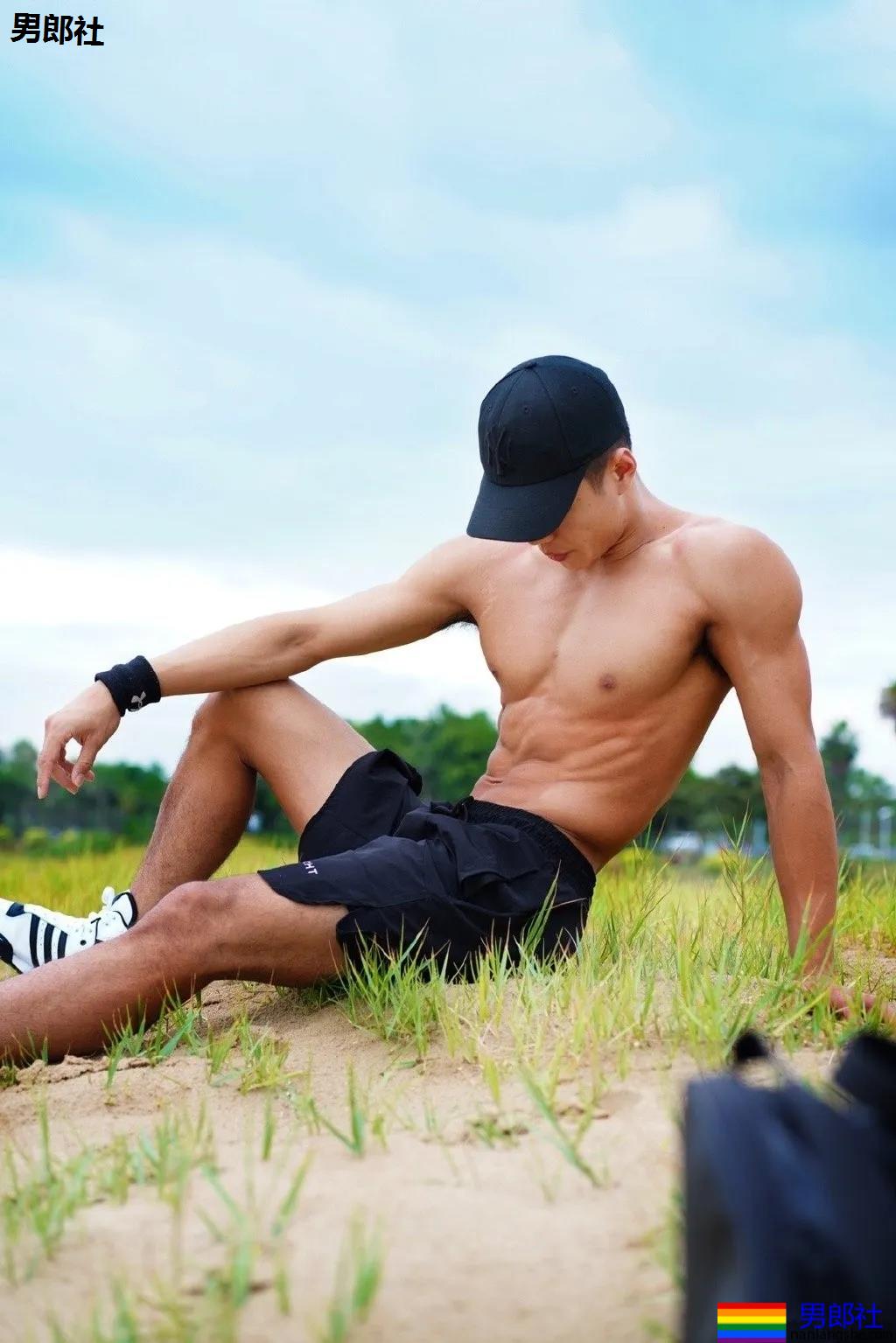 寸头体育生被当成"教具"，八块腹肌小狼狗很长很tu! - 51虹马