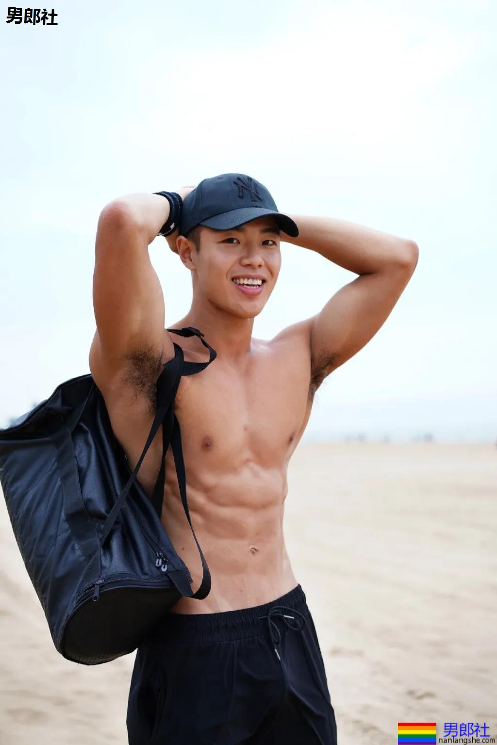 寸头体育生被当成"教具"，八块腹肌小狼狗很长很tu! - 51虹马