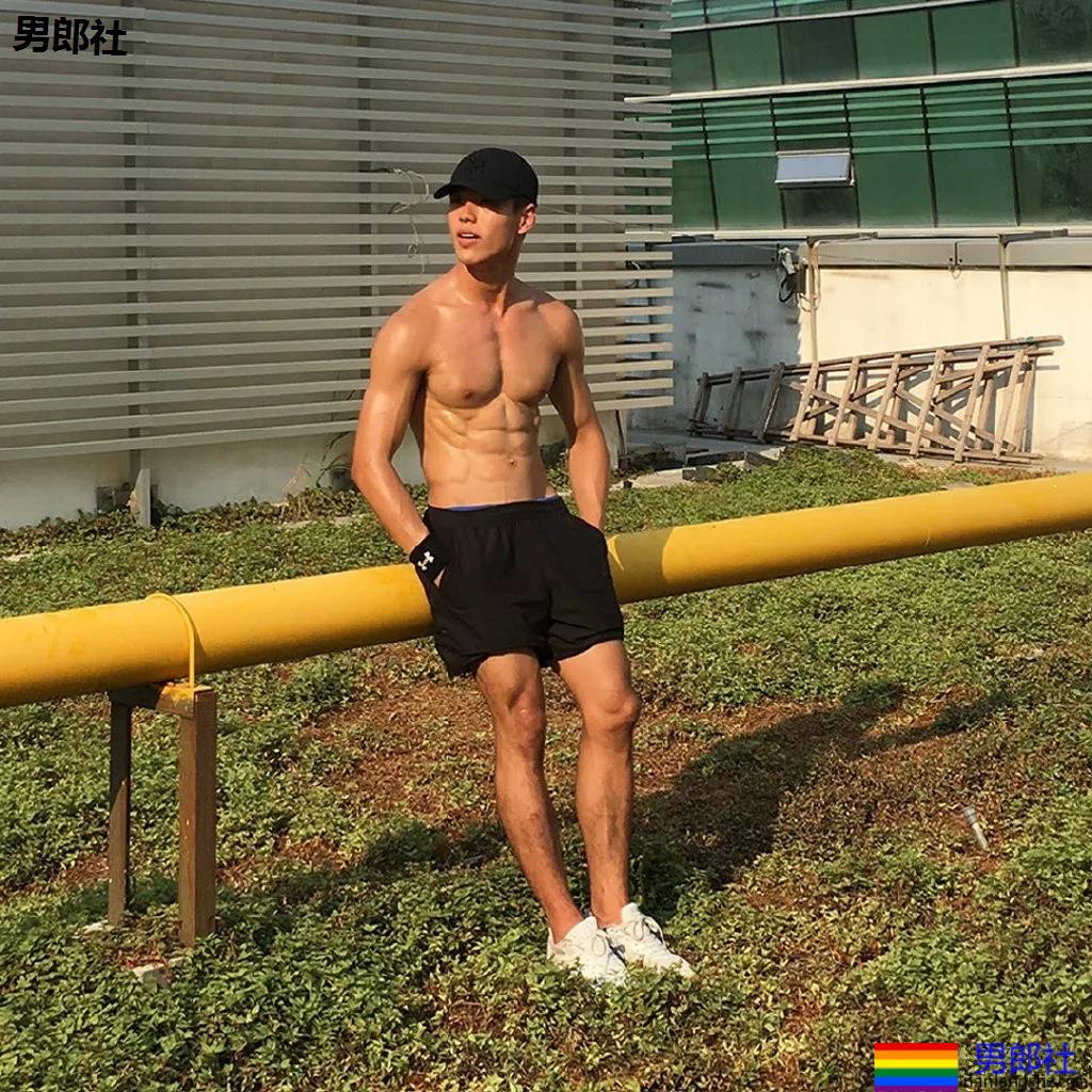 寸头体育生被当成"教具"，八块腹肌小狼狗很长很tu! - 51虹马