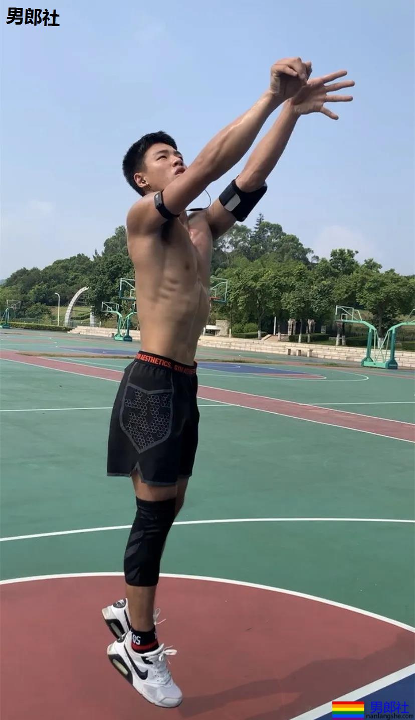 寸头体育生被当成"教具"，八块腹肌小狼狗很长很tu! - 51虹马