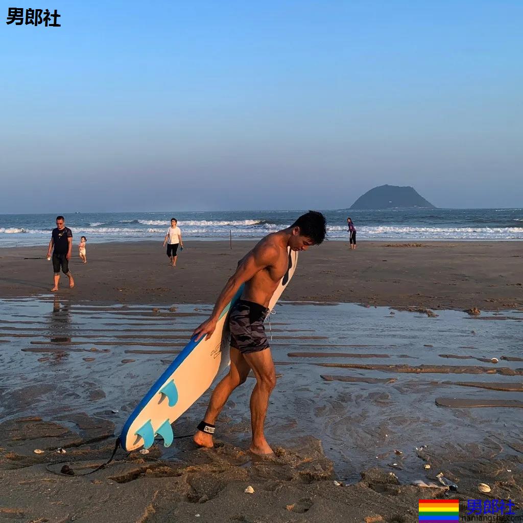 寸头体育生被当成"教具"，八块腹肌小狼狗很长很tu! - 51虹马