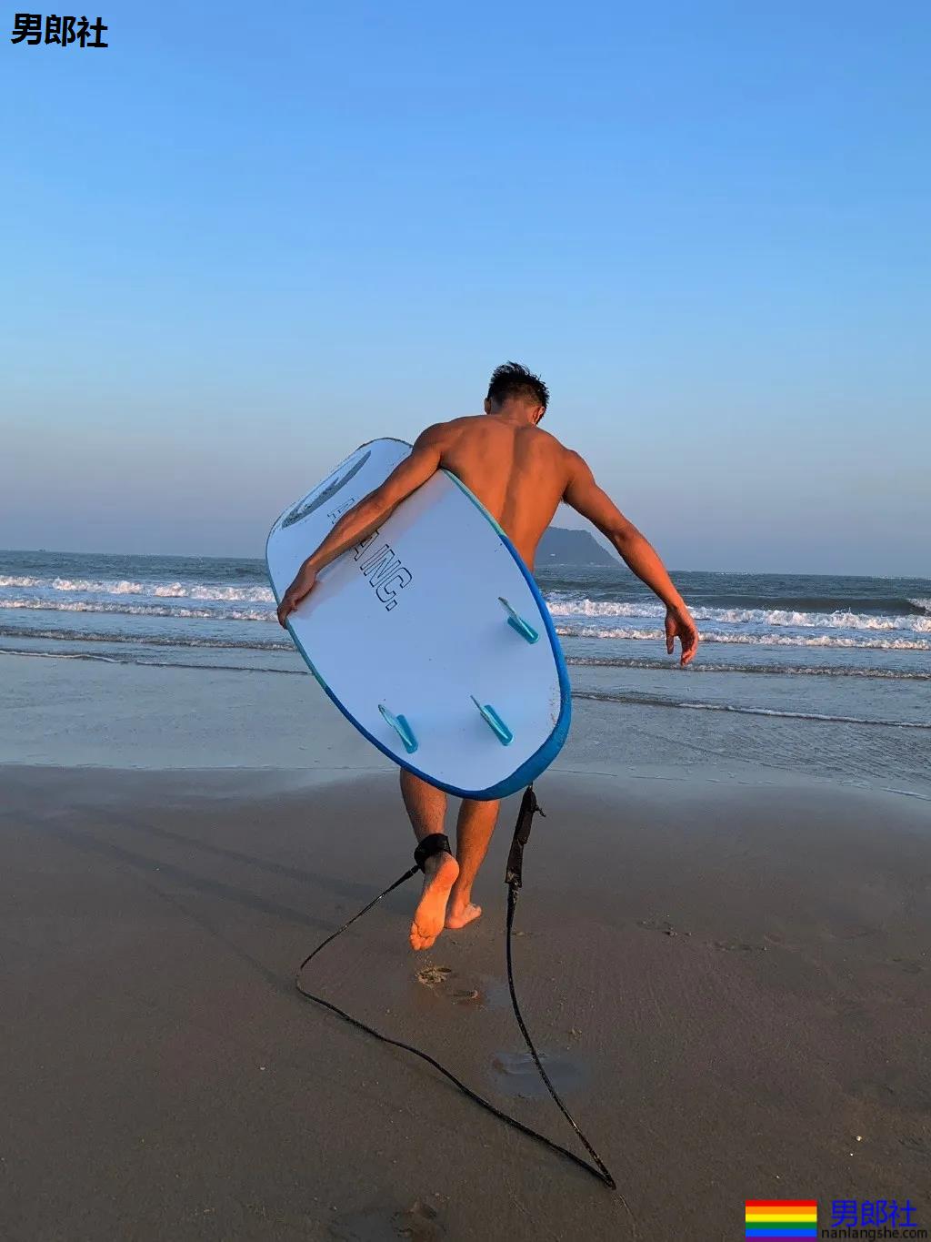 寸头体育生被当成"教具"，八块腹肌小狼狗很长很tu! - 51虹马