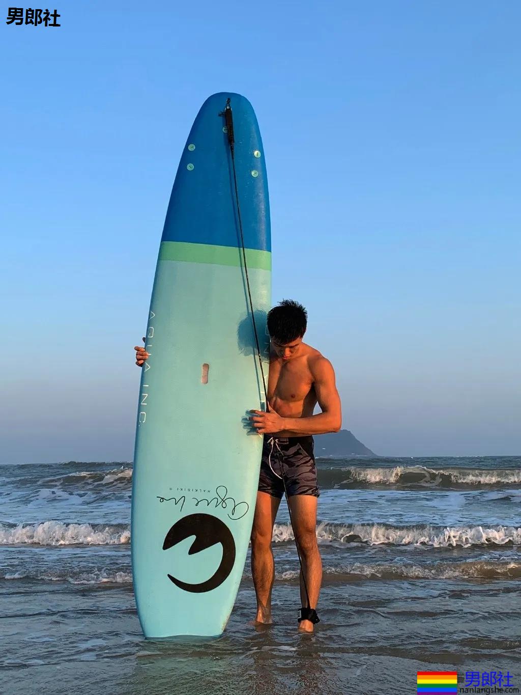 寸头体育生被当成"教具"，八块腹肌小狼狗很长很tu! - 51虹马